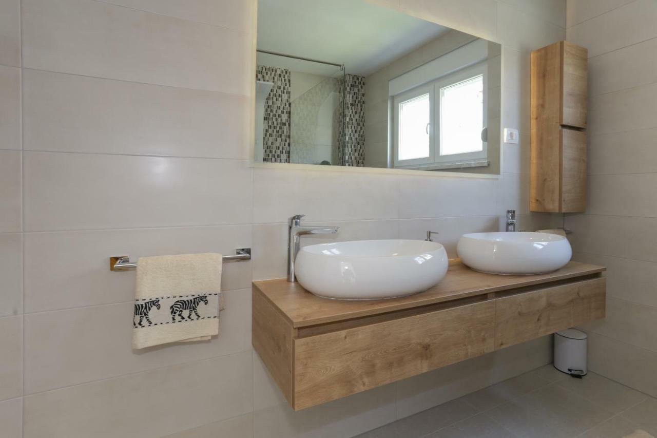 Life - New And Luxury Holiday House Kastela Dış mekan fotoğraf